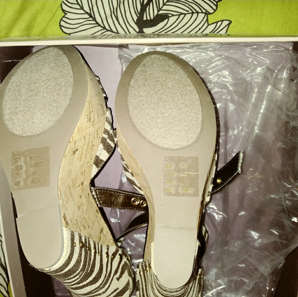 Sandals - Picture 4 of 5